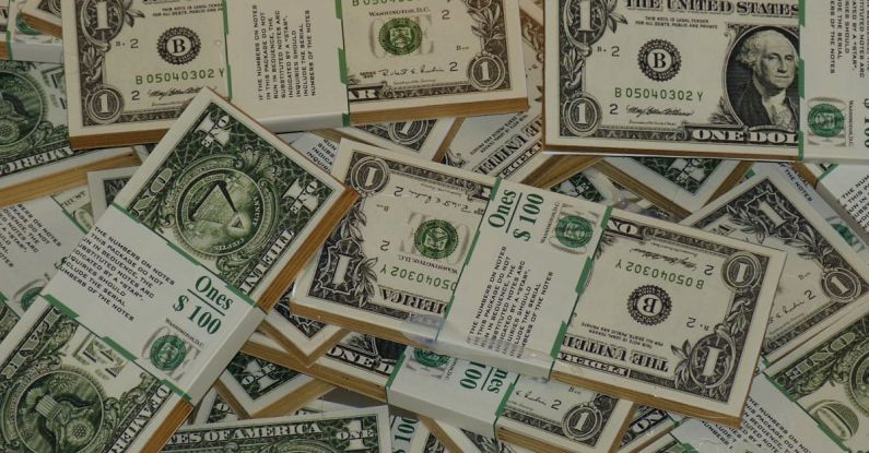 Bundling Savings - 1 Us Dollar Banknotes