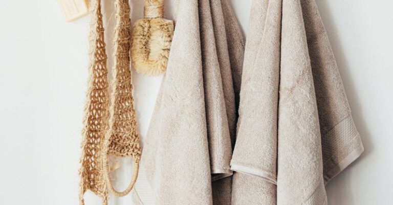 Sustainable Beauty - Set of body care tools with towels on hanger