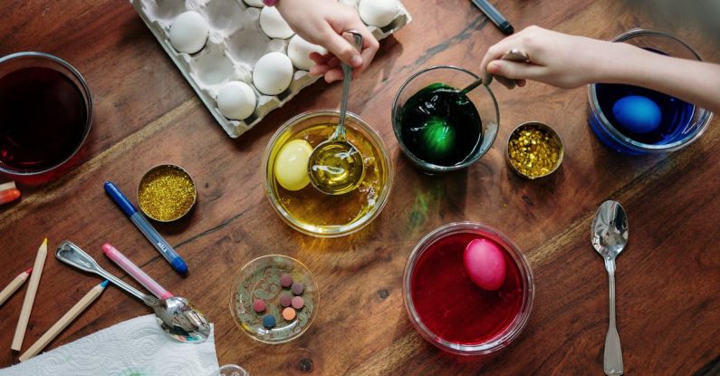 Kitchen DIY - Eggs Dip on Colorful Liquids