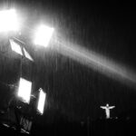 Flash Sale - Jesucristo blanco de cusco bajo la lluvia de noche